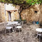 Dom wakacyjny Maison En Pierre Au Pied De La Vezere, Pour 6 *