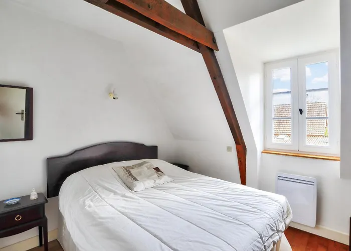 Maison En Pierre Au Pied De La Vezere, Pour 6 Semesterbostad